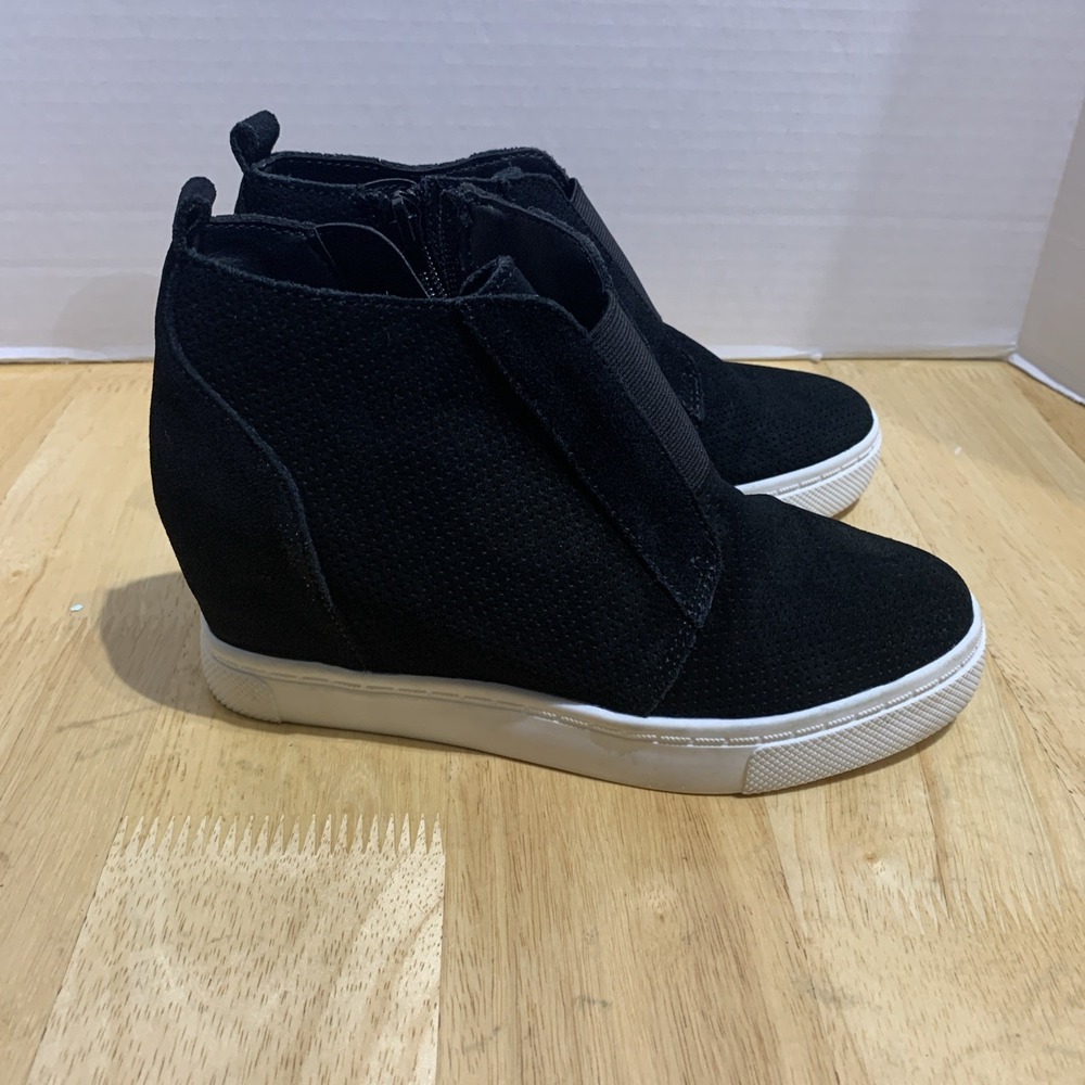 Steve Madden Womens Flavy Wedge Sneakers Shoes Black Suede Zip‎ Rubber Sole 6M